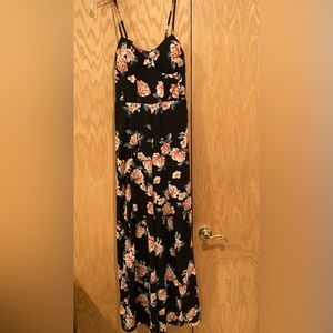 Adorable Jumper - Black floral - size M  Like New.